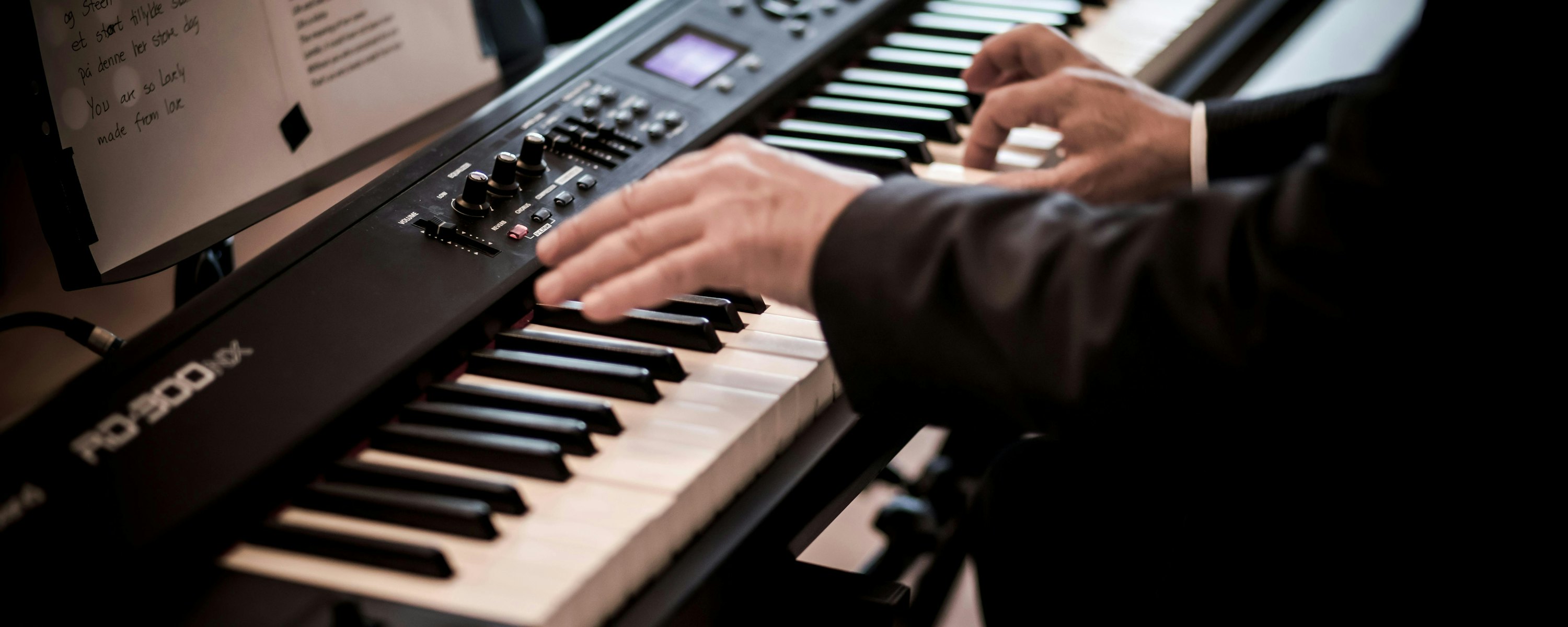 WEB 241001 Keyboard volwassenen pexels reneterp