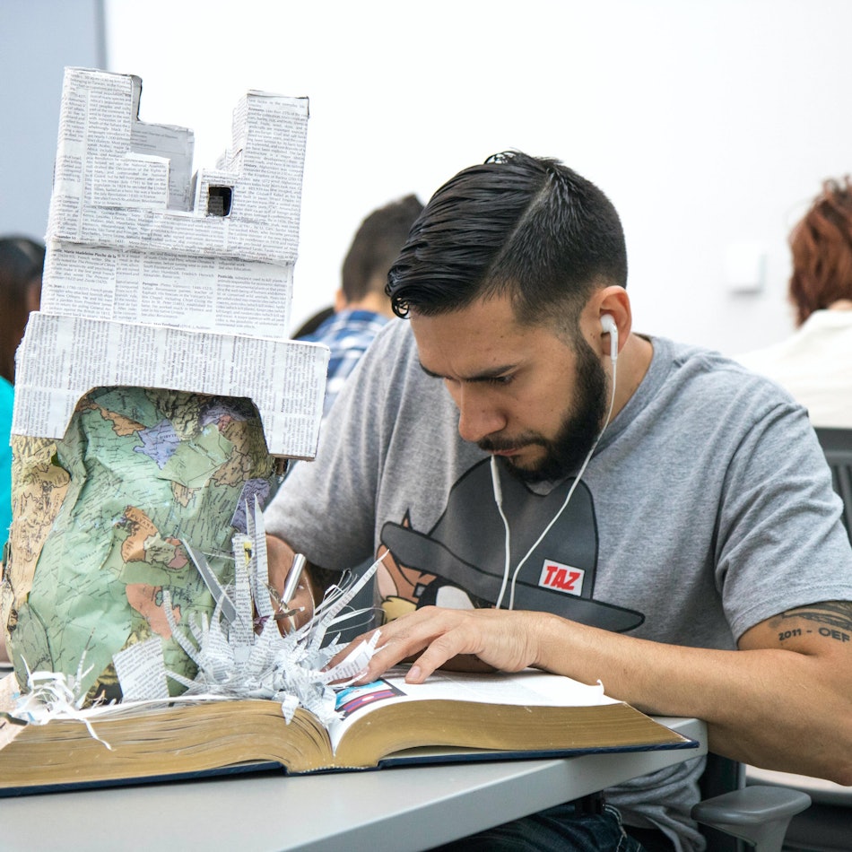 Placeholder for WEB 230703 Beeldhouwen met papier mache 2 Roxanne Minnisch via pexels